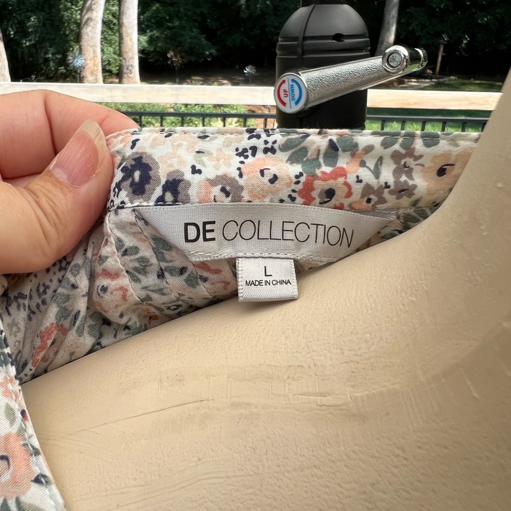 De Collection Button Down Top - Picture 3 of 3
